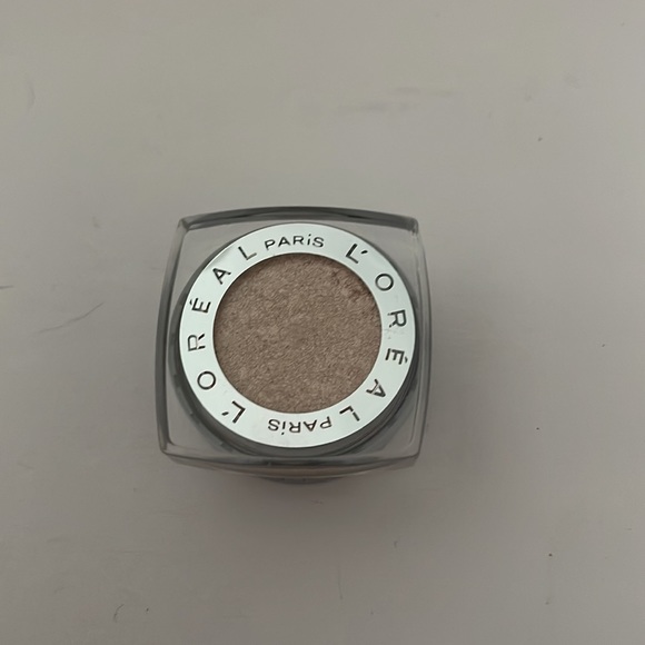 New L'Oreal Infallible Eyeshadow, Iced Latte - Picture 2 of 3